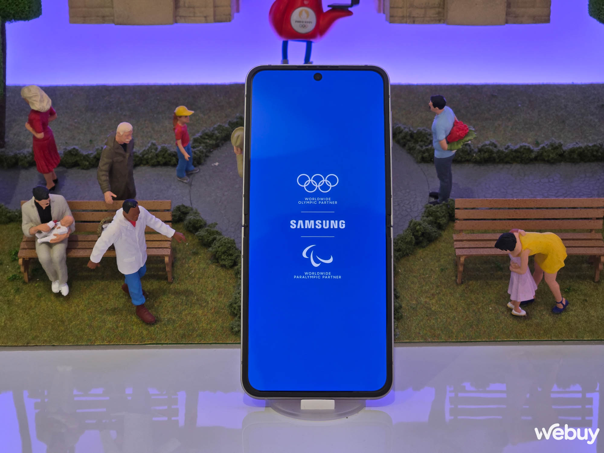 Cầm Galaxy Z Fold6 đến thăm cửa hàng Olympic có-một-không-hai của Samsung tại Paris- Ảnh 16.