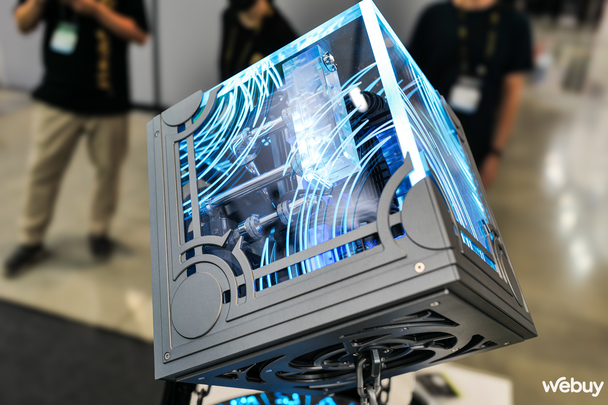 Ngắm trọn hai bộ case PC cực độc đáo của "phù thủy" Nhện Hổ Phách tại Computex 2024- Ảnh 10.