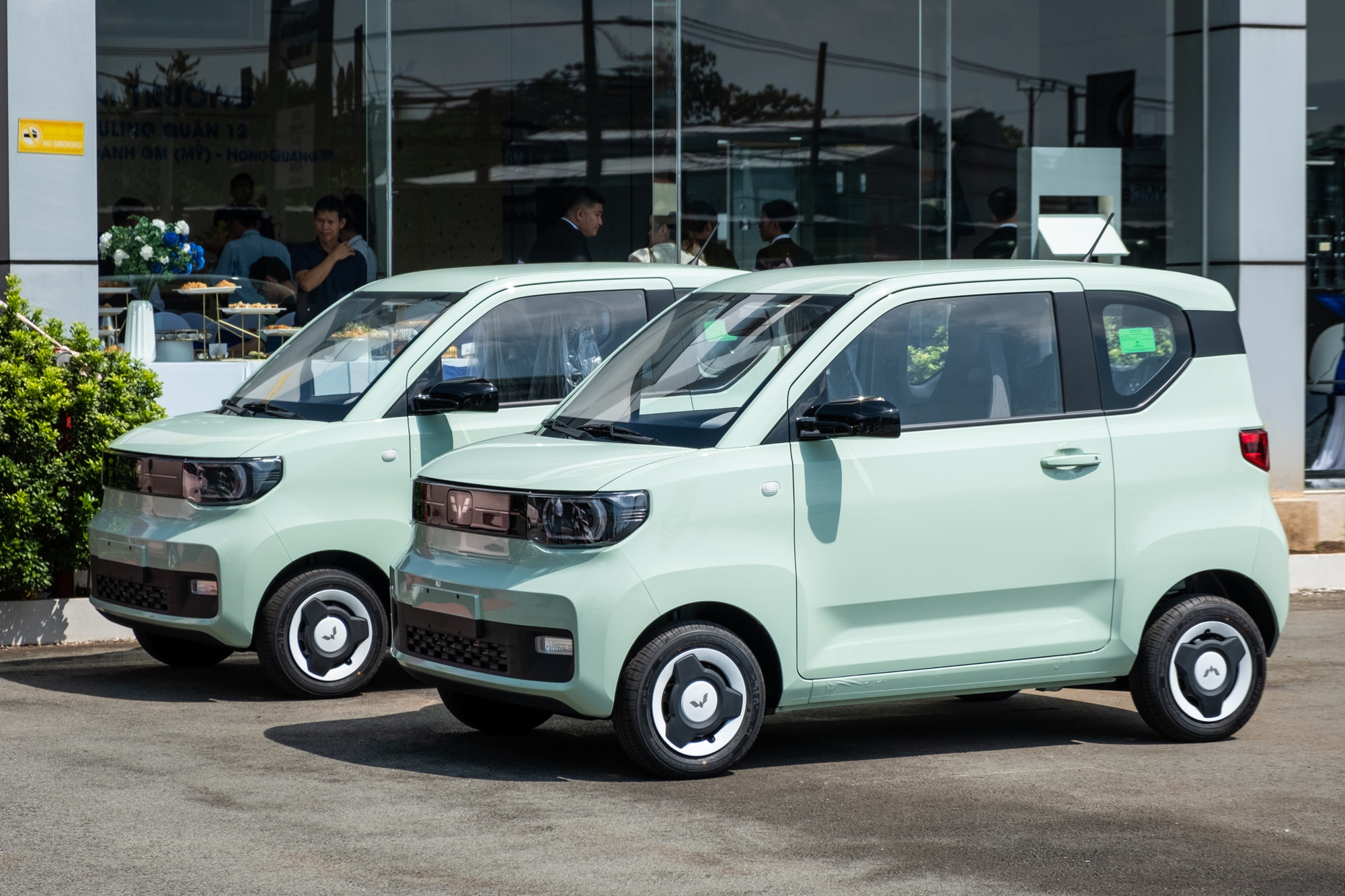 Wuling Mini EV giảm giá gần 60 triệu tại đại lý: Bản chạy 120km/sạc còn 197 triệu đồng, bản 'base' đã dọn kho hết hàng- Ảnh 2.