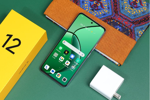 Cách realme 12 chinh phục người dùng mùa back-to-school tại Thế Giới Di Động- Ảnh 3.